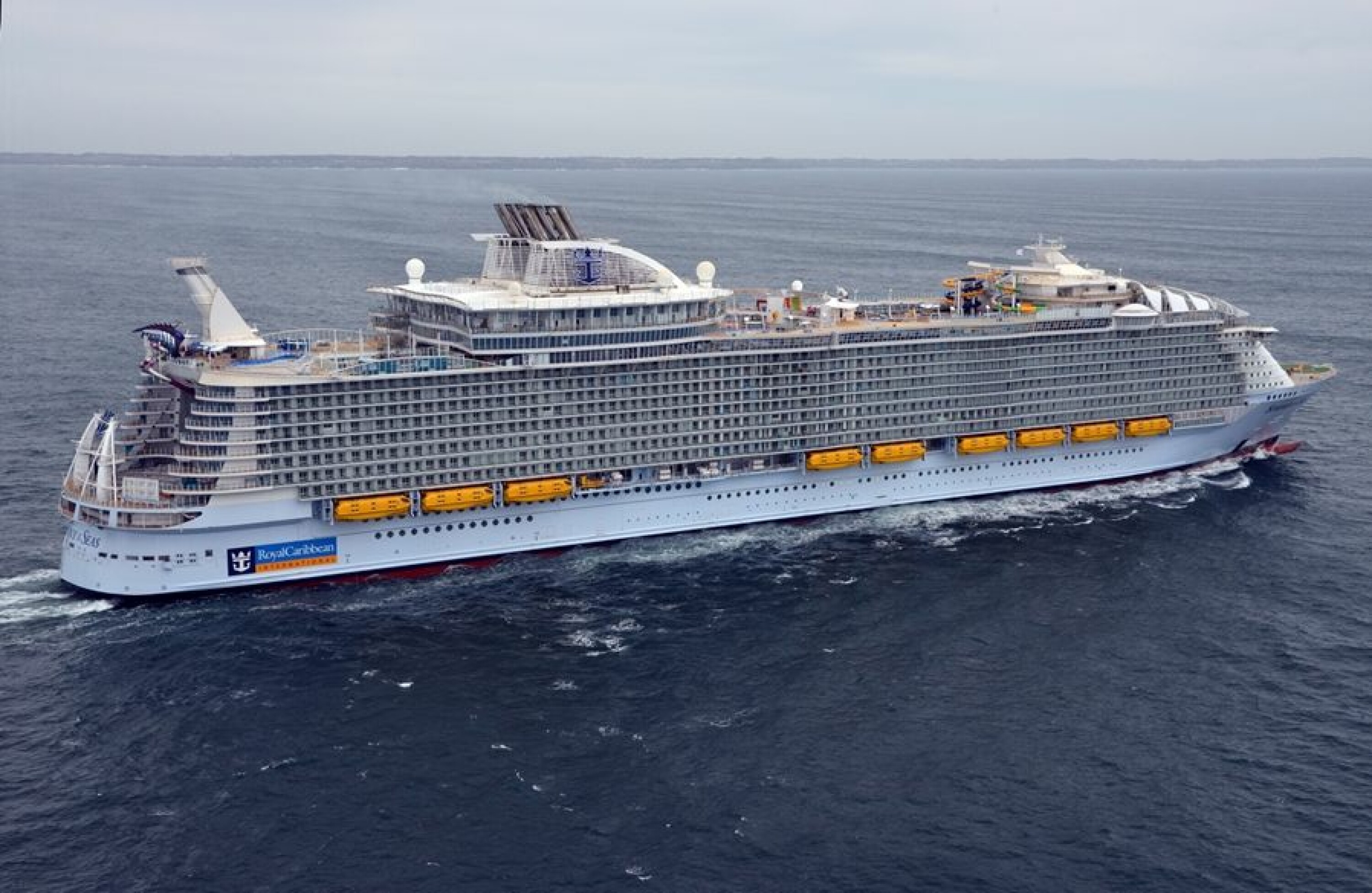 GIGANT: «Symphony of the Seas» er 362 meter langt. Til sammenligning er verdens største containerskip 400 meter langt.