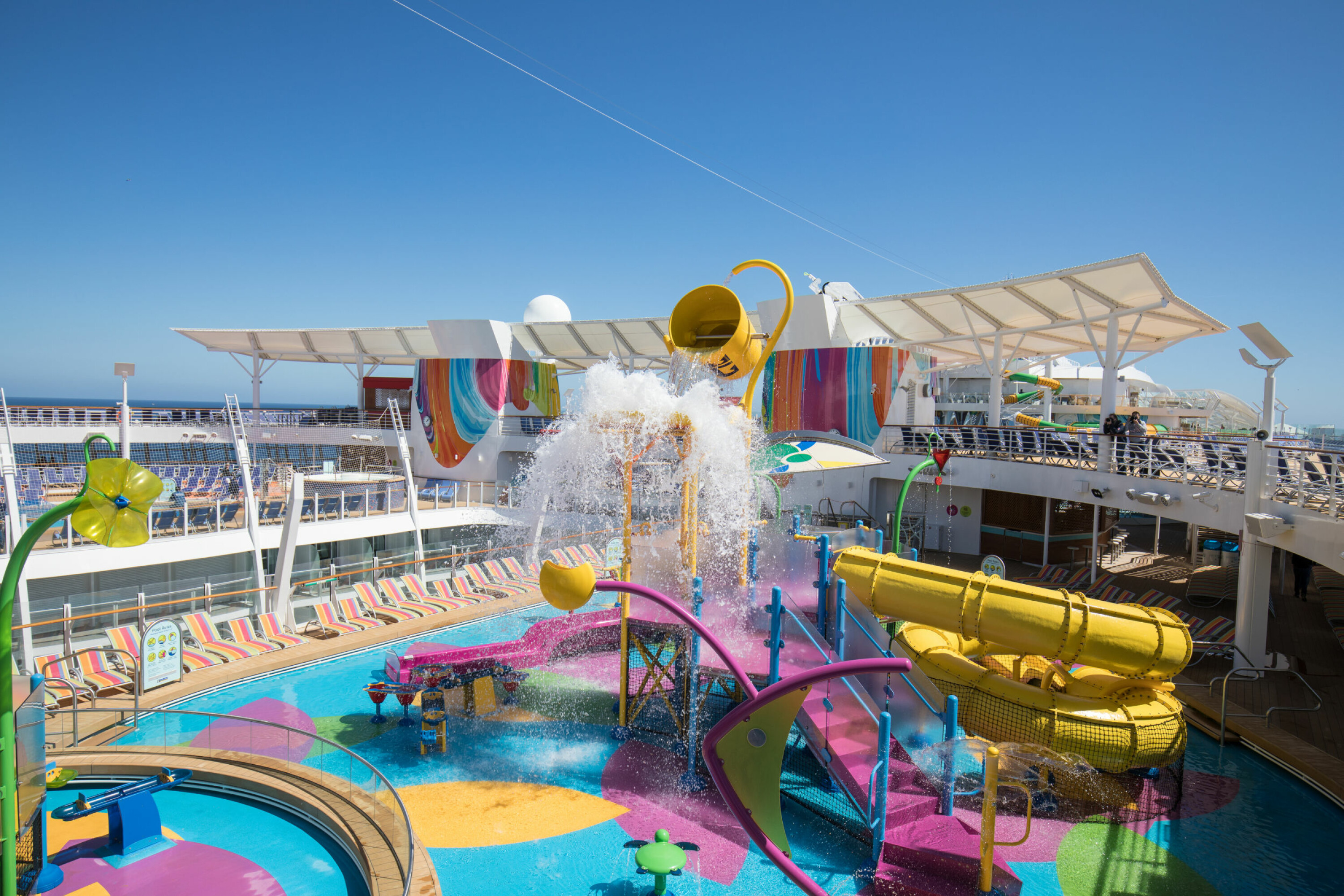 LEK OG MORO: Splash Away Bay er for unger i alle aldre.
