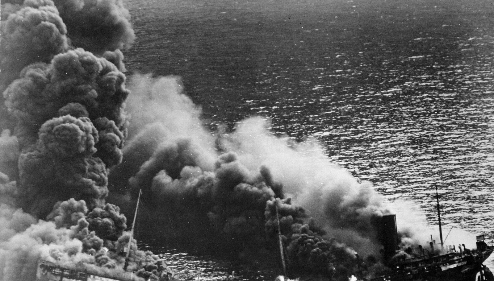 <b>STORE TAP:</b> Operasjon Paukeslag påførte de allierte store materielle og menneskelige tap. Dixie Arrow ble torpedert utenfor Cape Hatteras av U-71 26. mars 1942.