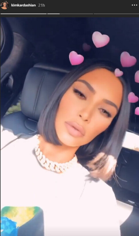 Kim Kardashian med trendy bobfrisyre.