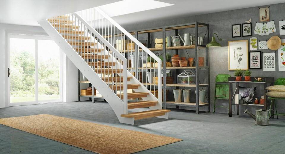 En trappeåpning vil også føre lys fra et sted i huset til et annet, så det lønner seg å tenke på dagslyset når man velger plassering av trapp og modell. En åpen modell vil hjelpe å lede dagslys ned i mørke hjørner. Her slipper den åpne trappen også lyset fra vinduene lenger inn i rommet.