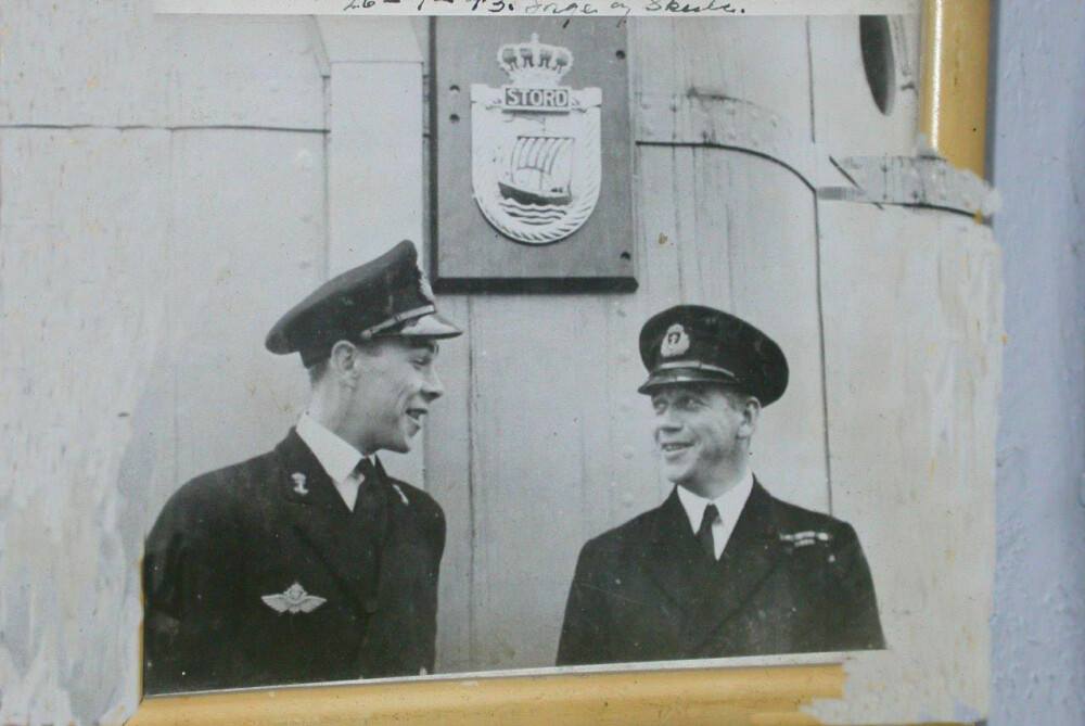 <b>BRØDRE HØYT OG LAVT:</b> Inge Storheill (t.v.) kjempet som marineflyger i Japan, mens storebror Skule var i sjøslag. 