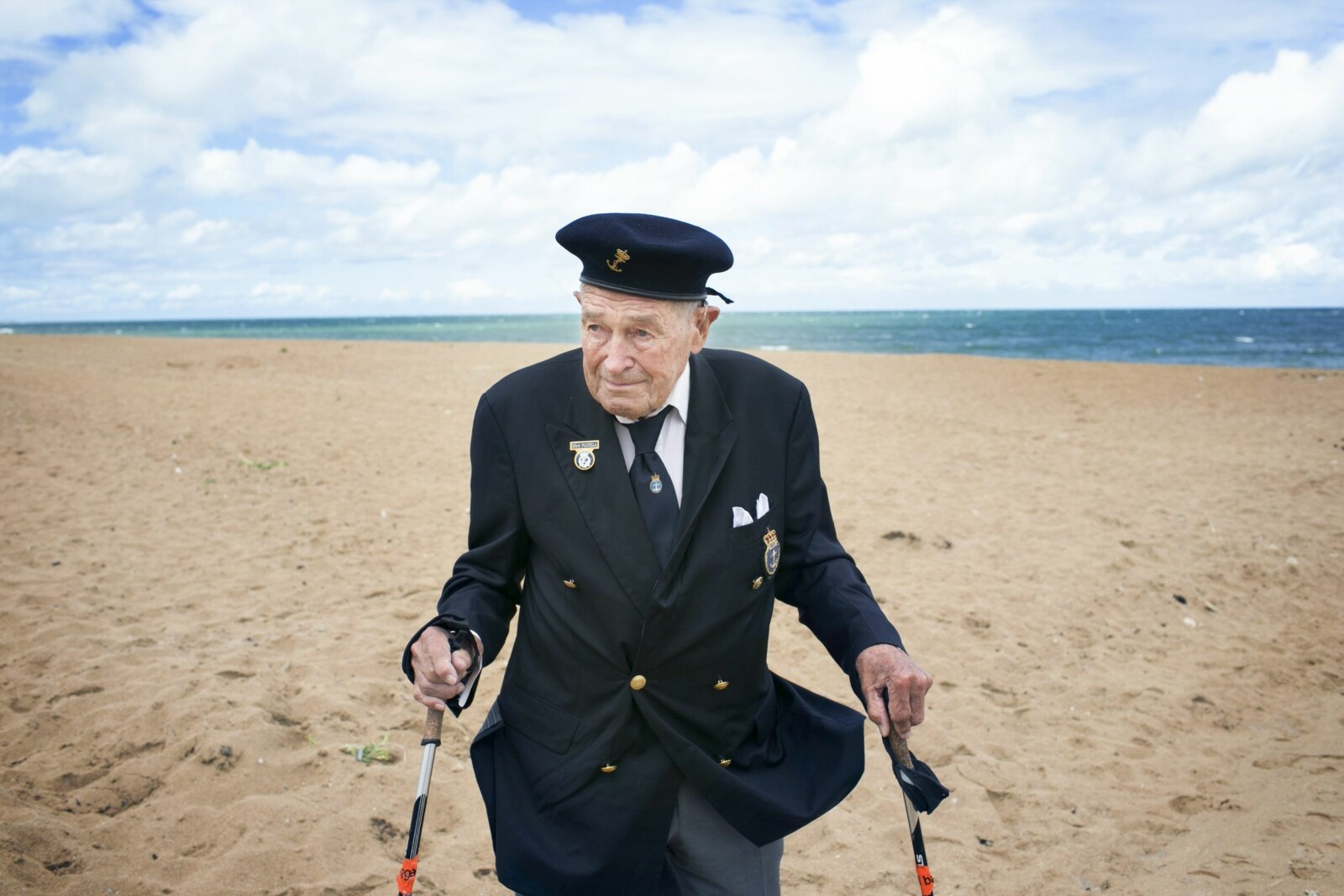 <b>TILBAKE:</b> Monrad Mosberg på Sword Beach, hvor britiske styrker gikk i land under landgangen i Normandie. Mosberg var manøvrerings­offiser på jageren Svenner, som ble torpedert helt i starten på angrepet. Bildet er fra 70-årsmarkeringen i 2014. 