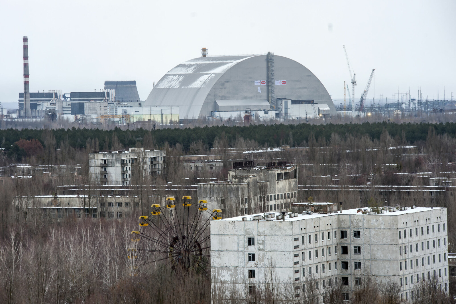 <b>ÅSTEDET:</b> Atomreaktor 4 dekket av jernskjoldet sett fra Pribyat. 