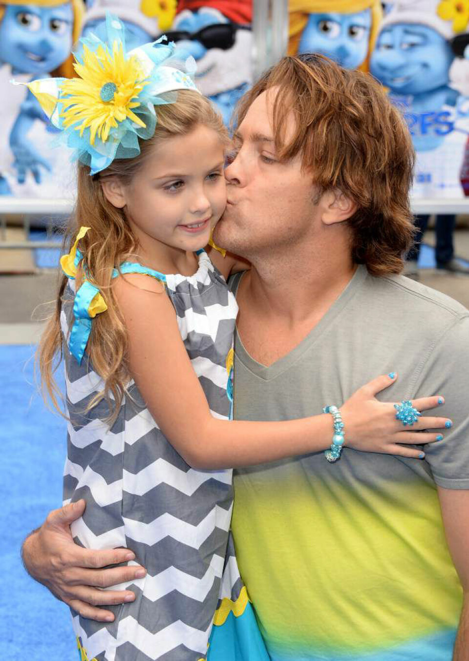 I SIN MORS FOTSPOR: Lille Daniellyn går i sin mors fotspor som modell, hun er nå 13 år. Pappa Larry passer på så godt han kan. Foto: Ukjent