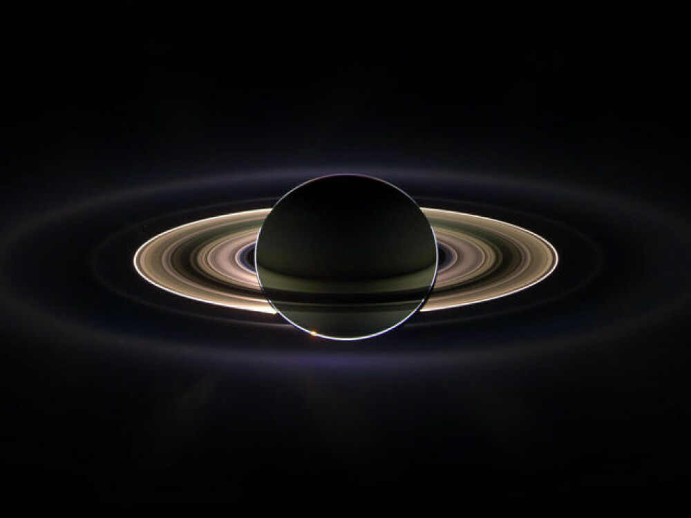 Saturn sett fra Cassini. 