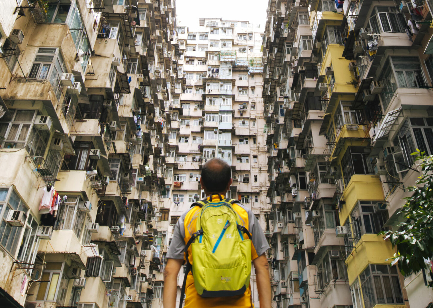 TETTBODD: Folk i Hong Kong bor tett. Noen steder tetter enn andre. Rull ned for å se "hele bildet".