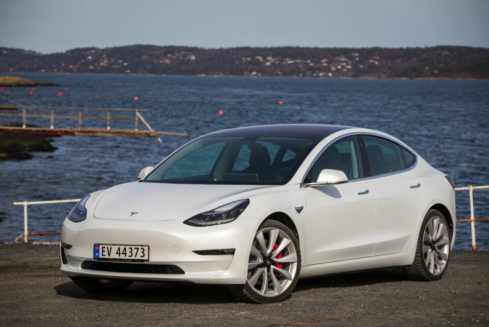 KUL: Vi liker utseendet på Model 3, men du behøver ikke Performanceutgave med store hjul for at bilen skal være rask og god.