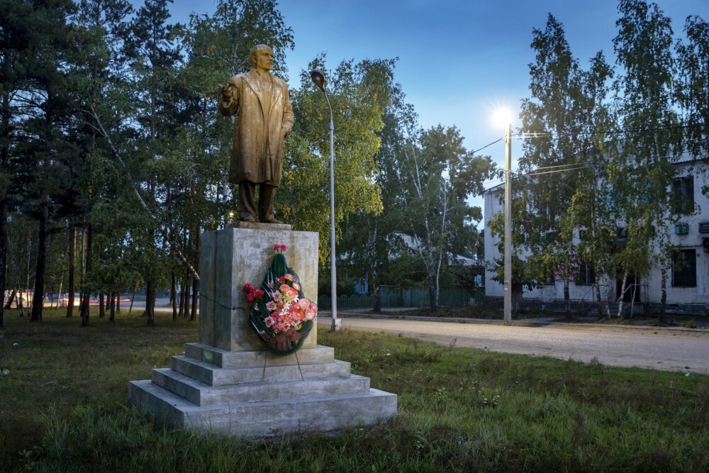 <b>LENIN LEVER:</b> Langt ute på landsbygda står statuer av gamle-kommunisten Lenin. Blant unge er gamle Sovjet fortsatt savnet blant mange.