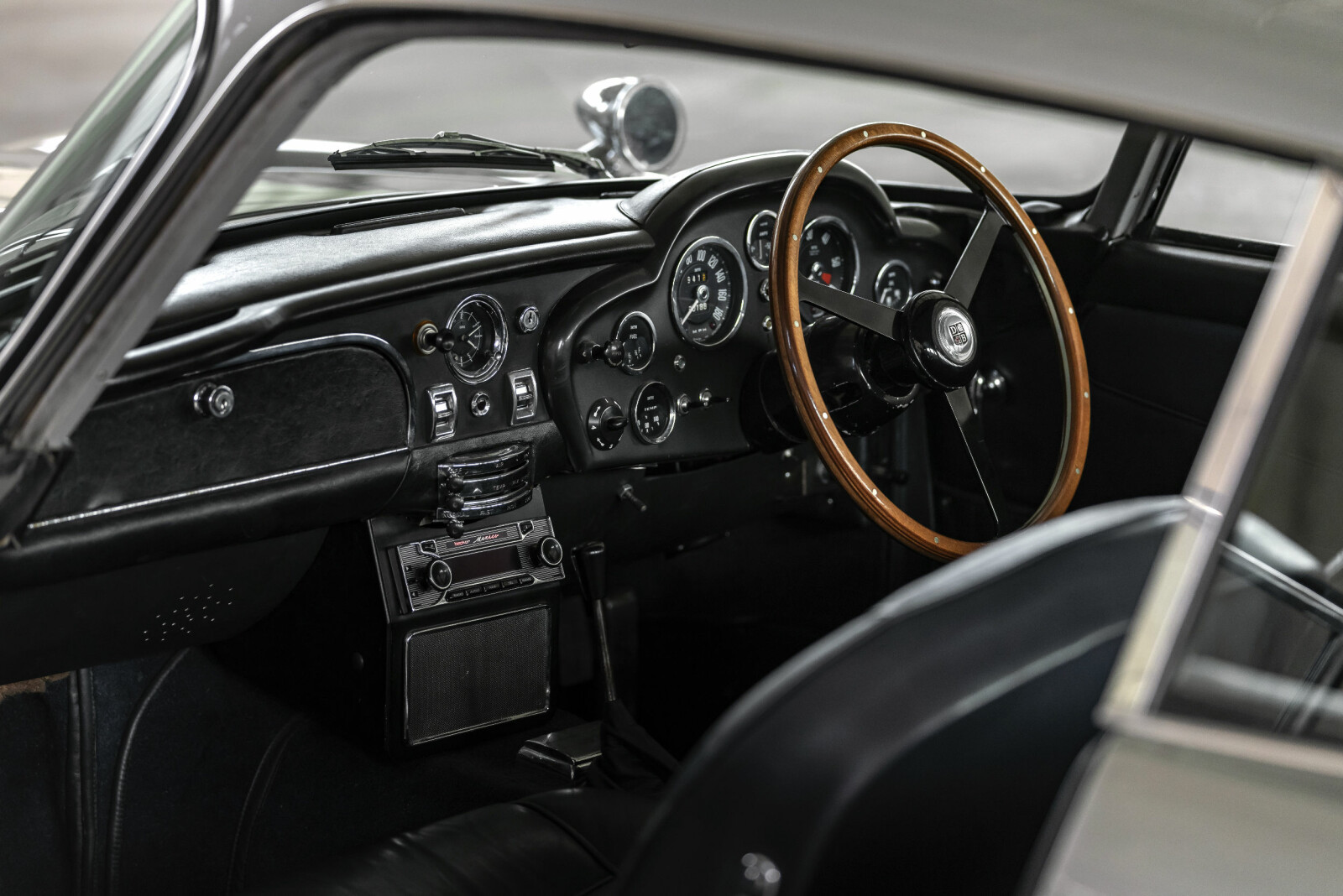 <b>1963: </b>Aston Martin DB5 hadde verdenspremiere i 1963.