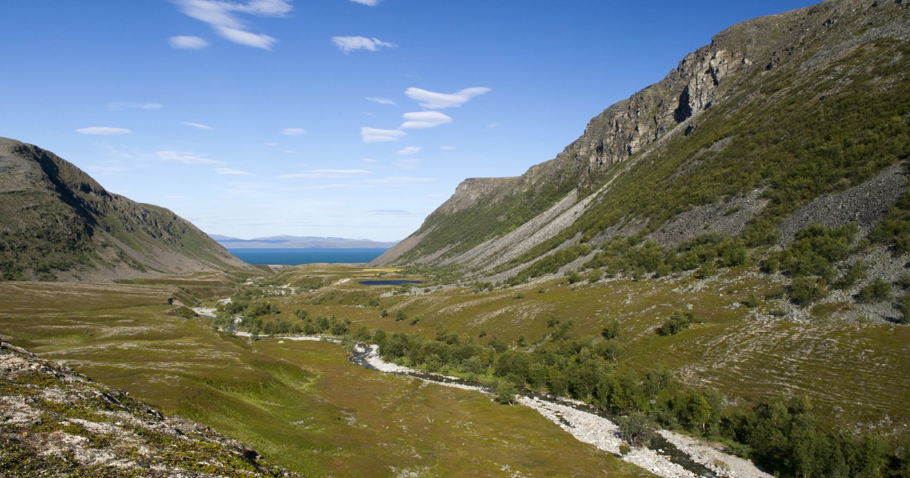 VAKKERT: Djupvikelva er en perle, men er antagelig i praksis fisketom.
