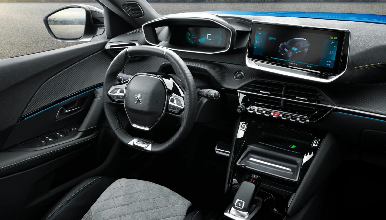 MODERNE: Peugeot i-cockpit 3D skal gi god oversikt. Det lille rattet er blitt en egen Peugeot-signatur.