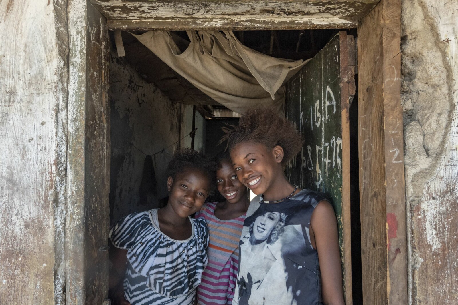<b>GJESTFRIE:</b> Menneskene i Sierra Leone er utrolig vennlige og gjestfrie. Her representert ved fra venstre Fatmata, Doris og Lucy. 