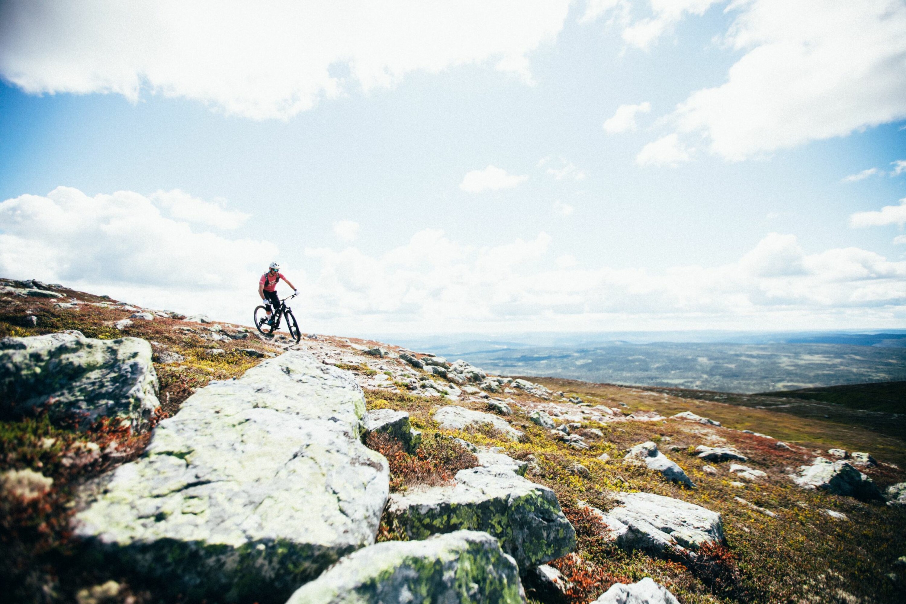 SKARPE STEINER: Reserveslange er obligatorisk på Trysilfjellet. Noen av steinene er som kniver.