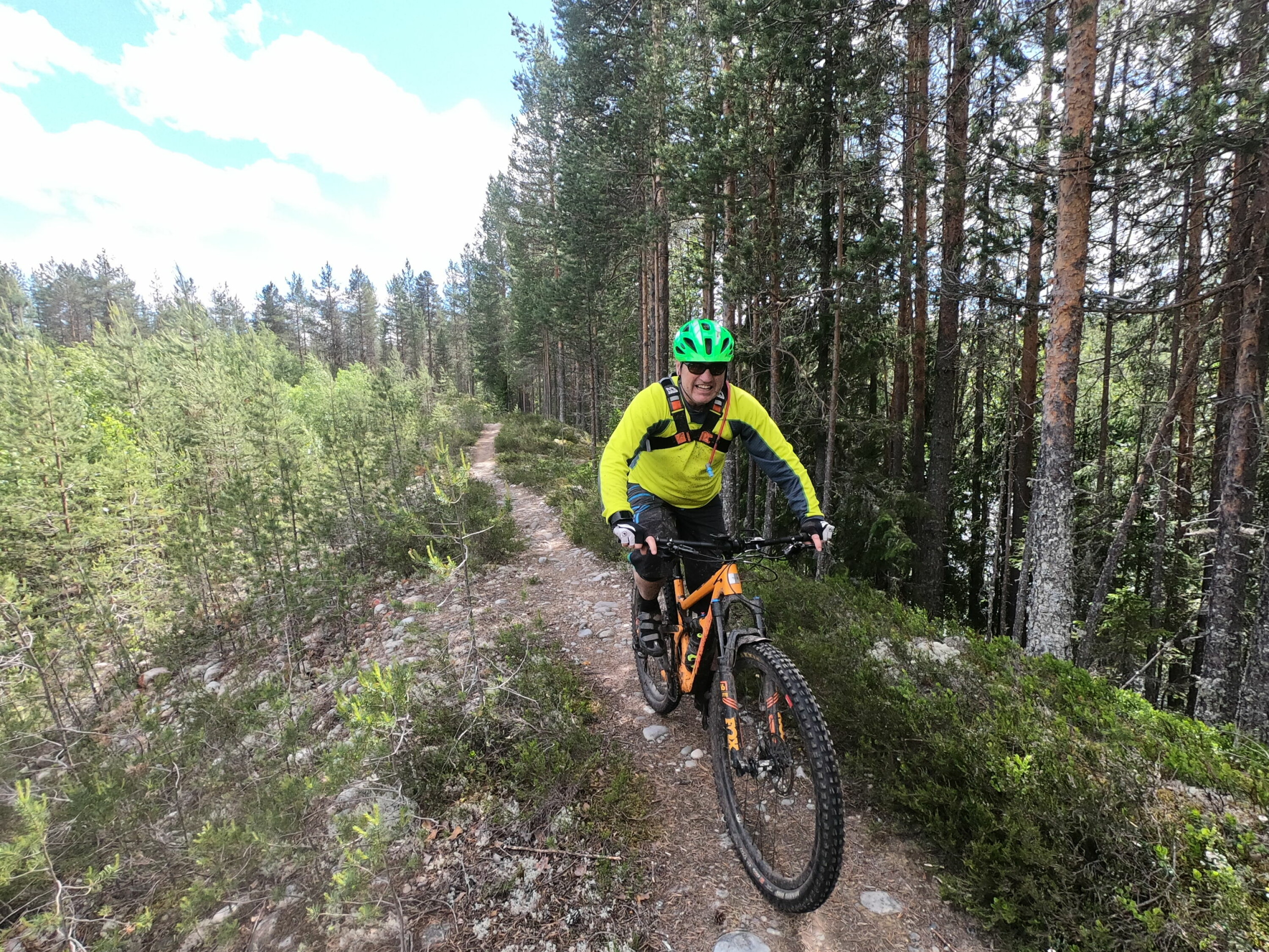 PÅ UTFLUKT: Trysil har et utall stier å velge i. Elvestien går naturligvis langs elven.
