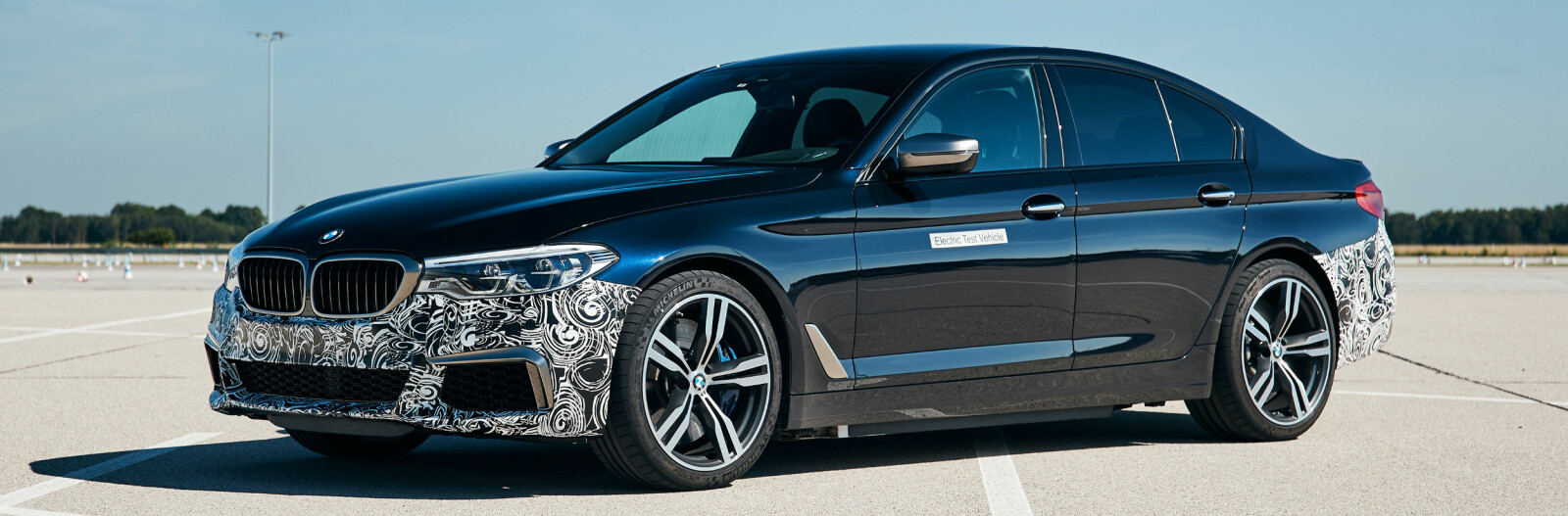 <b>TRE ELMOTORER:</b> I 2020 introduserer BMW femte generasjon elektrisk drivlinje. En av bilene som testes er en 5-serie med tre nye elektromotorer og en total effekt på 530 kW/720 hk. Akselerasjonen fra 0-100 km/t gjøres unna på godt under 3 sekunder. Elektromotoren og batteriene som nå testes vil bli å finne i kommende BMW-modeller.