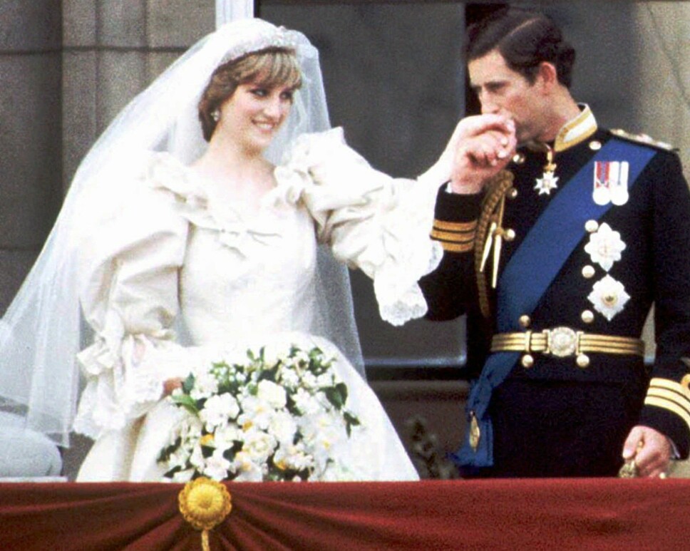 SKRANTET: Allerede kort tid etter at de ga hverandre sitt ja, begynte ekteskapet mellom prins Charles og prinsesse Diana å skrante. Her er de to på bryllupsdagen, 29. juli 1981.