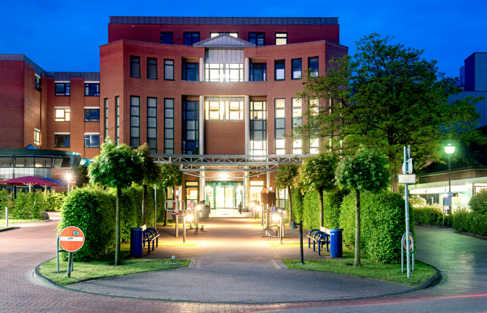 DØDELIG IVER I TJENESTEN: Niels Högel arbeidet ved sykehuset i Oldenburg i tre år – frem til 2002. I denne perioden skal han ifølge tiltalen ha sørget for å bringe 36 personer over grensen fra livet til døden.