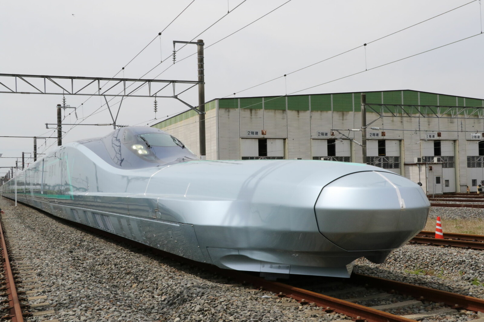 <b>NESEVIS:</b> Et ALFA-X-tog oppnådde en hastighet på 320 km/t da det ble testet 16. mai i år, men toget skal være kapabelt for langt høyere hastigheter.  