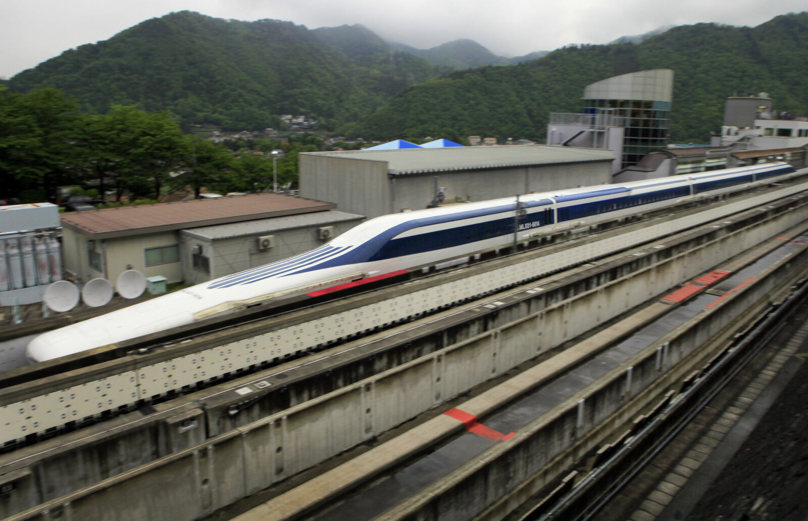 <b>MAGLEV-REKORD:</b> Rekorden for maglev-tog ble satt i Japan i 2015 med en hastighet på 603 km/t på en teststrekning. SCMaglev-toget er utviklet av Central Japan Railway Company.