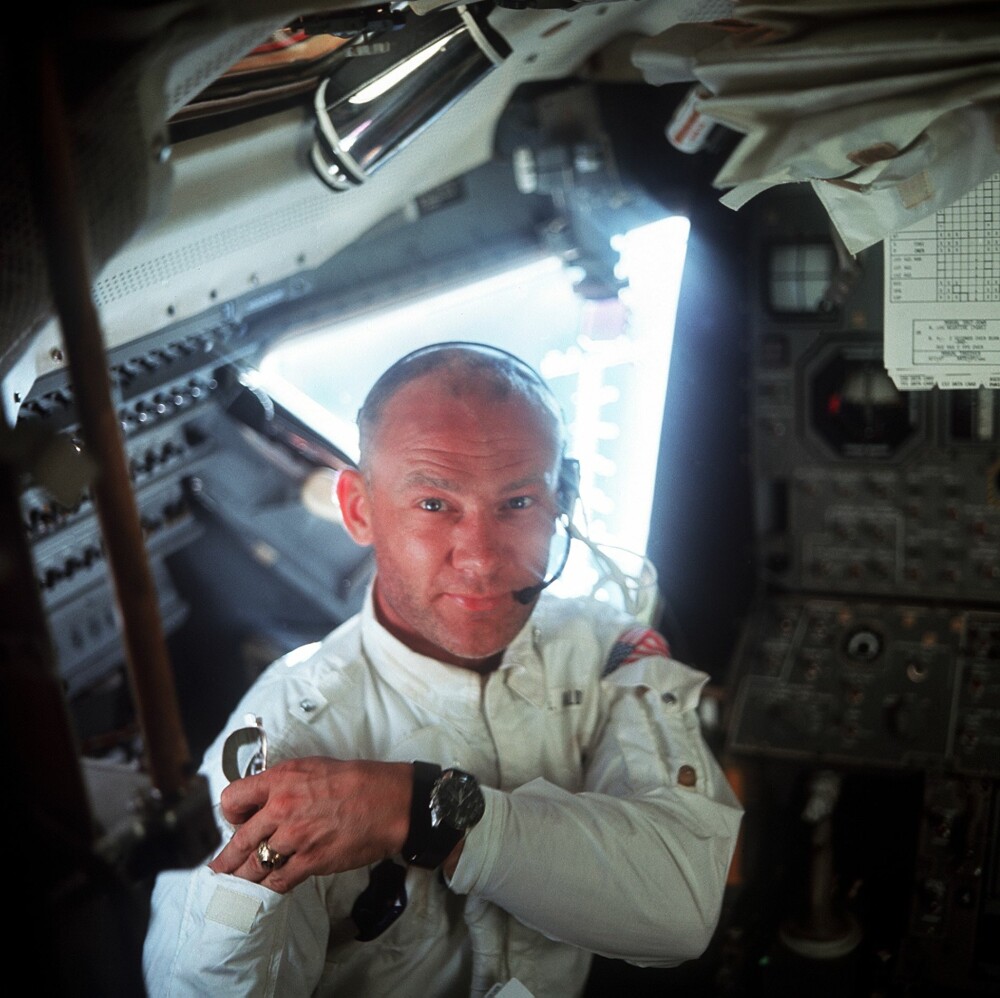 <b>STÅPLASS:</b> Buzz Aldrin fotografert av Armstrong etter landingen. Det var kun ståplasser i det trange månelandingsfartøyet. 