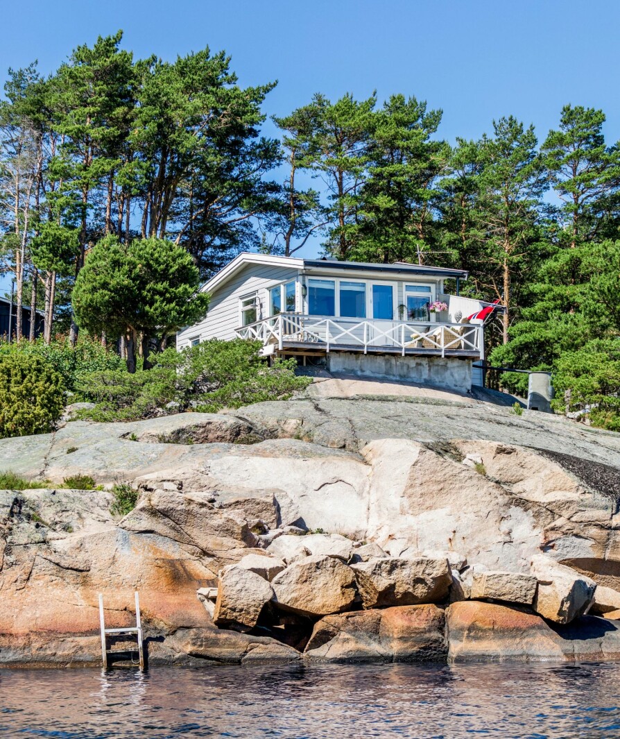 <b>RETT PÅ SVABERGET:</b> Hytta på Siljeholmen ligger nydelig til ved vannet, og har sol hele dagen.