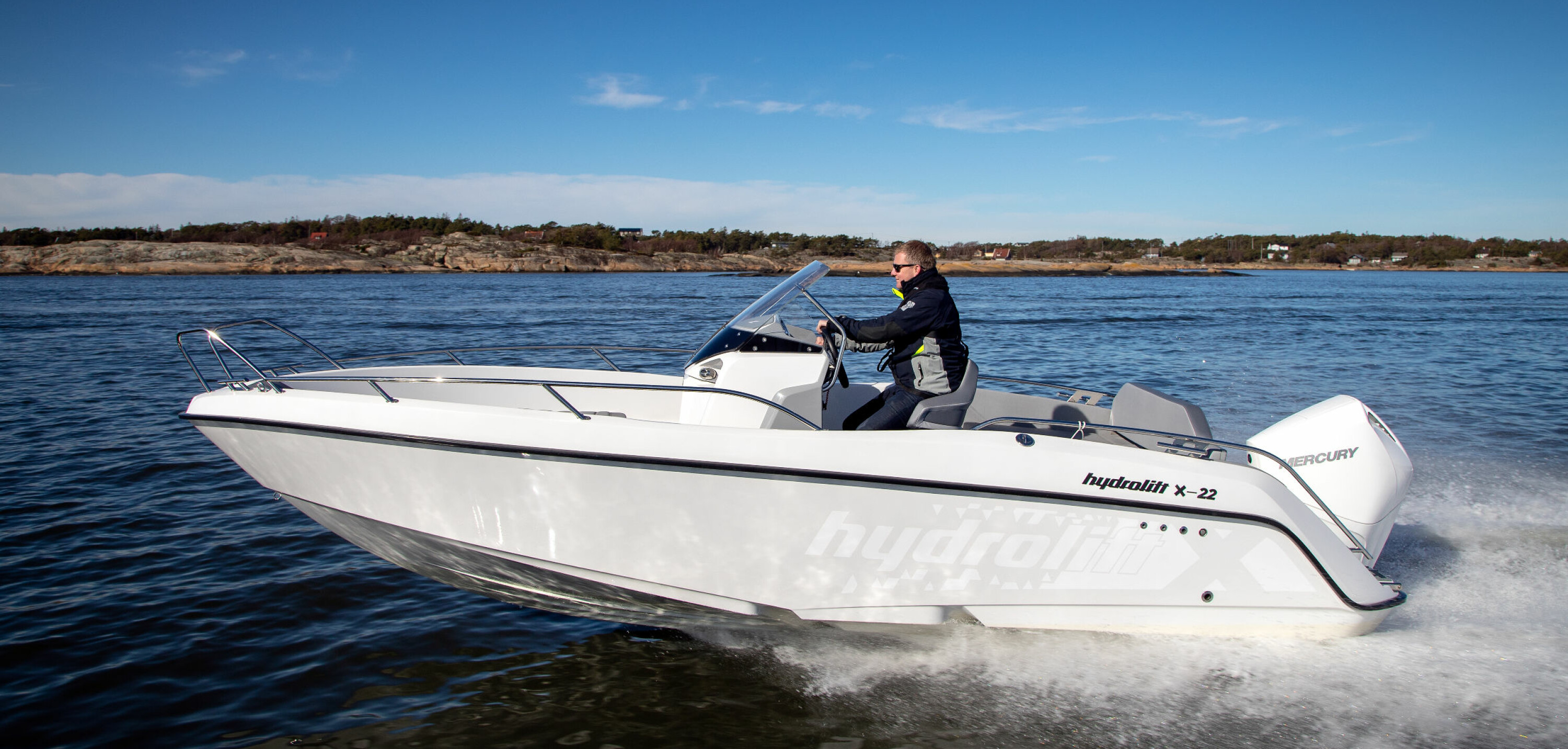 GÅR SÅ DET GRINER: X-22 har fartsegenskaper slik det sømmer seg en Hydrolift.