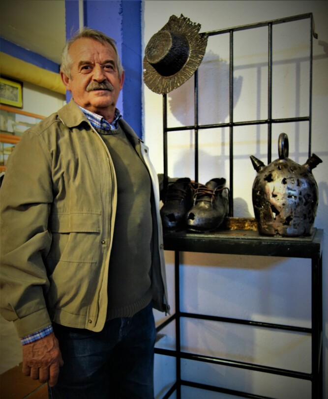 <b>NEKTER Å GLEMME:</b> Gregorio Salcedo i byen Morata har samlet artefakter og personlige beretninger fra den spanske borgerkrigen. Det er frivillige som står for hukommelsen.