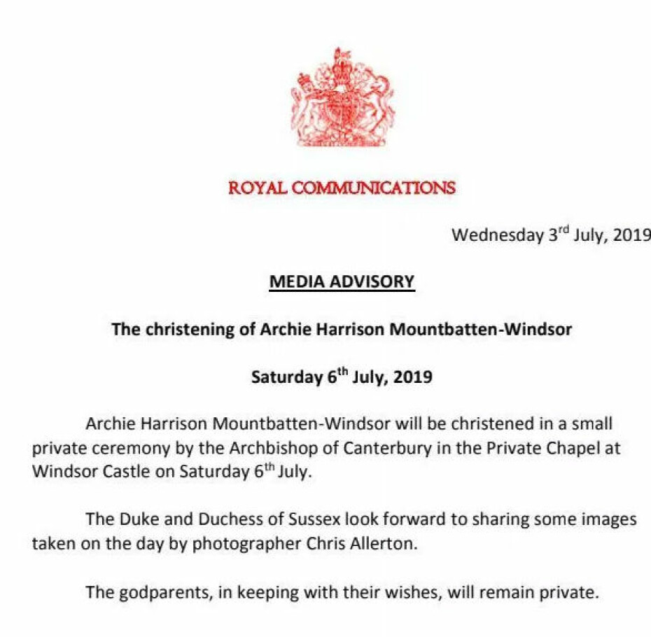I pressemeldingen som det britiske hoffet slapp i forbindelse med Archies dåp, kommer det frem at foreldrene ønsket en privat seremoni. En egen fotograf var til stede for å forevige øyeblikkene på offisielle bilder.