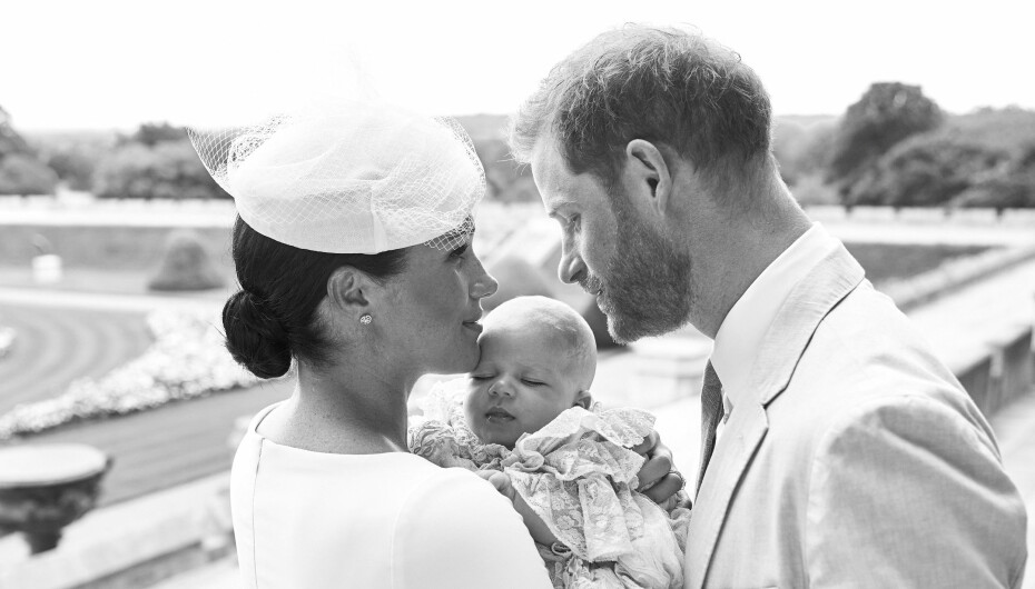 Meghan og Harry med Archie på et av de offisielle dåpsbildene.