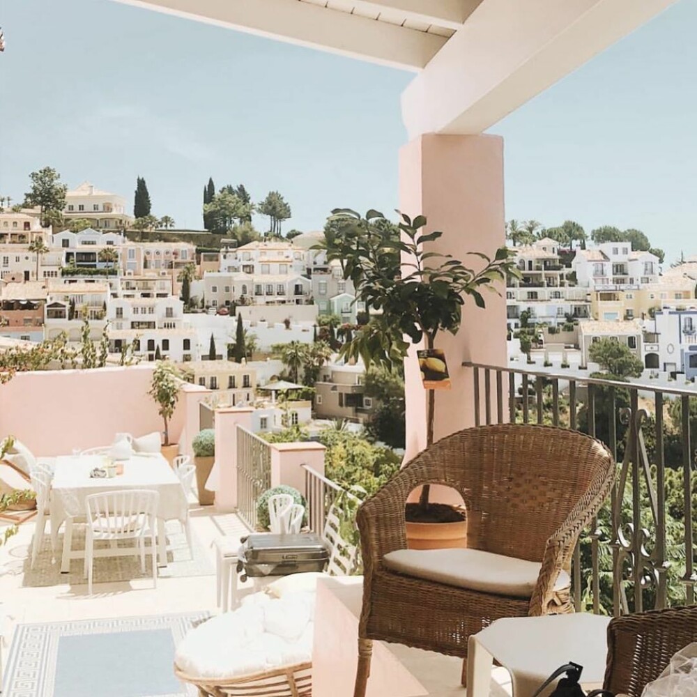 ROSA OASE: På Marbella har Pernilla sitt eget feriehus, Casa Rosa, hvor hun lader batteriene.