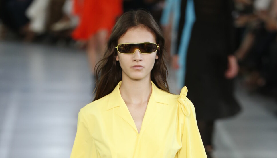 ORIGINALEN: Solbrillene fra Emilio Puccis SS17-kolleksjon. Her fra under moteuken i Milano september 2016. Kim Kardashian har selv brukt de samme solbrillene ifølge Vogue.