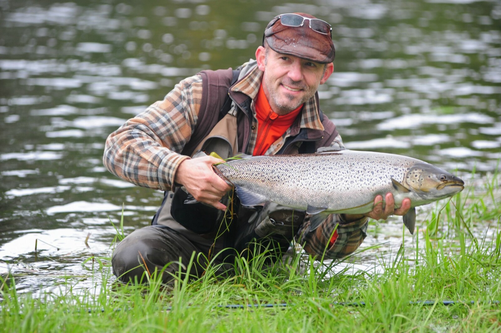 <b>ER­FA­REN:</b> Mi­ka­el Frödin er en er­fa­ren fis­ker som vet å verd­set­te sjø­ør­ret­fis­ket om høs­ten. 