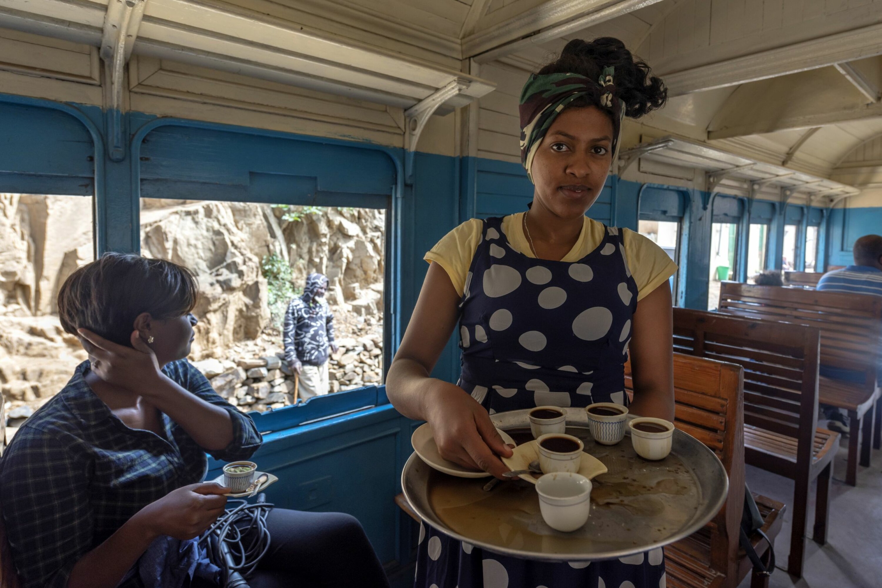 KRUTTSTERK: Finnan serverer kruttsterk kaffe etter god, gammel tradisjon.