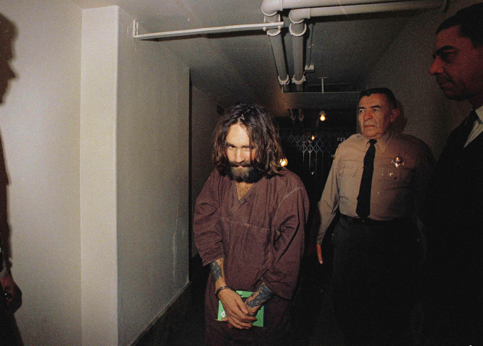 <b>MANIPULATOREN:</b> Charles Manson hadde hypnotisk makt over de andre i det halvreligiøse hippiesamfunnet han skapte <br/>ute i ørkenen i California. De drepte vilt fremmede personer uten å stille spørsmål. 