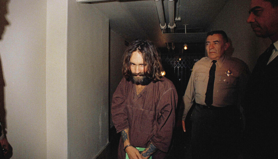 MANIPULATOREN: Charles Manson hadde hypnotisk makt over de andre i det halvreligiøse hippiesamfunnet han skapte
ute i ørkenen i California. De drepte vilt fremmede personer uten å stille spørsmål.