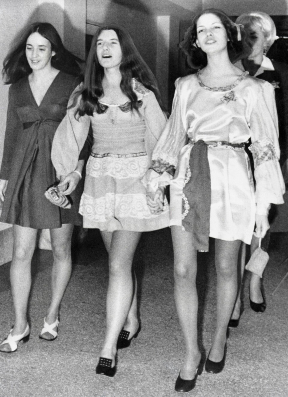 BEORDRET TIL DRAP: Susan Atkins (til v.), Patricia Krenwinkel og Leslie van Houten klippet håret kort i protest og lo av dødsdommen. De viste ingen anger under rettssaken.