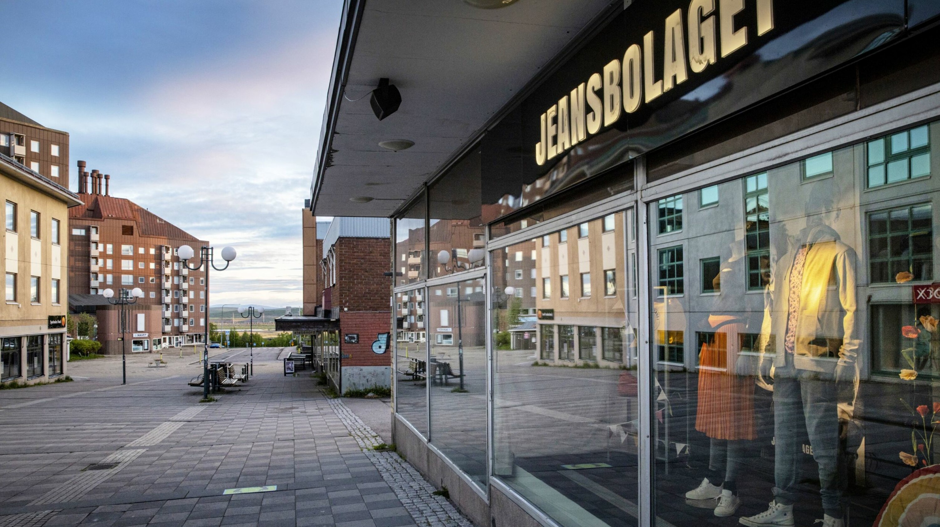 FORLATT: Midt på natten er Kiruna folketom. Om få år er alt borte. Et velfungerende samfunn skal rives opp med roten for så å bygge det samme bare tre kilometer unna.