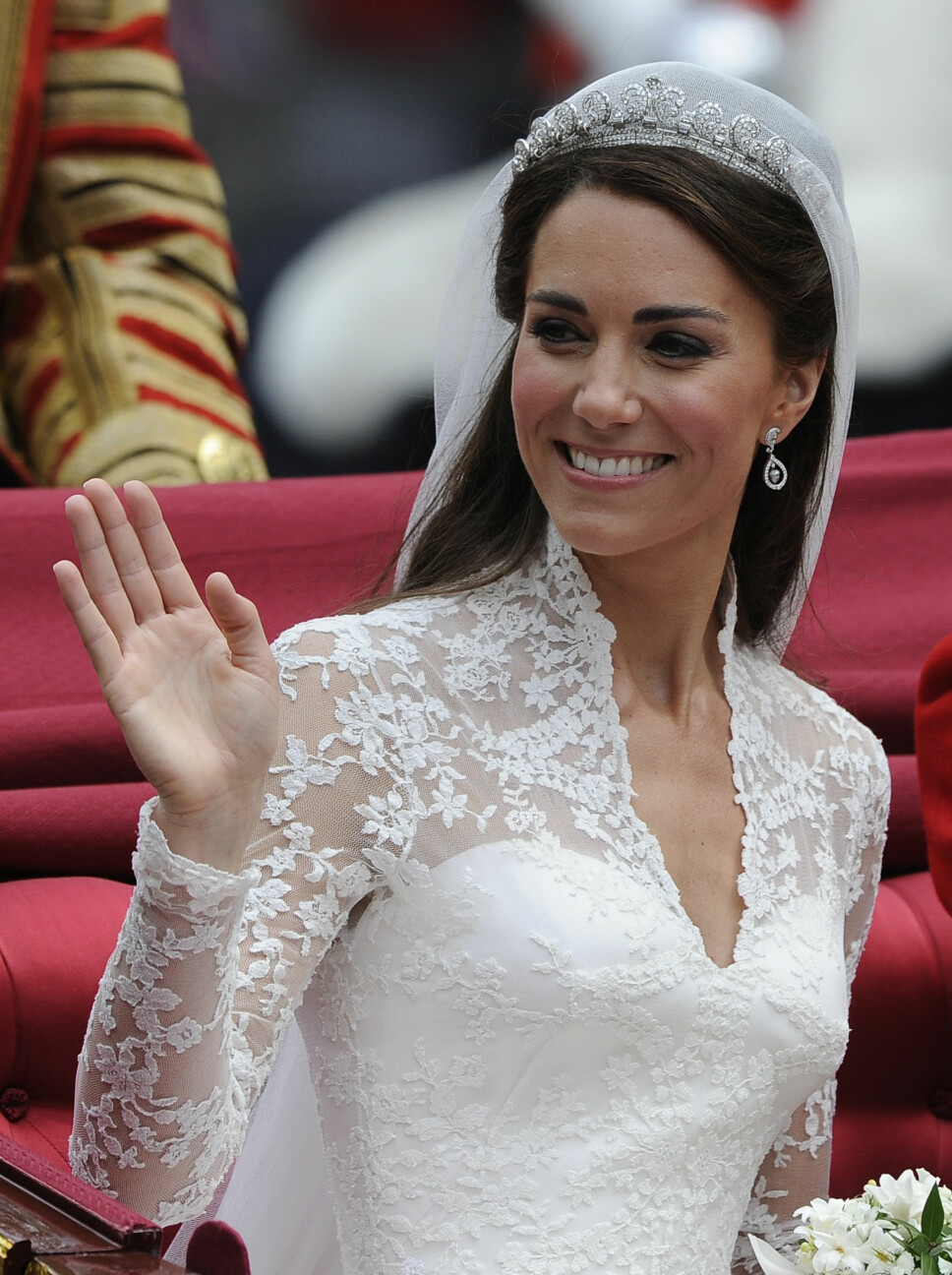 VAKKER: Hertuginne Kate på bryllupsdagen sin 29. april 2011. Tiaraen hun bærer fra Cartier har over tusen små diamanter.