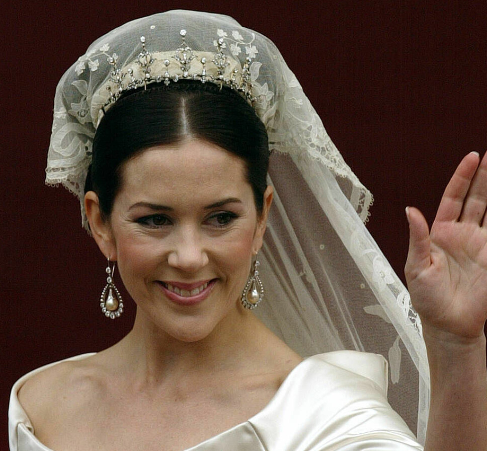 KRONPRINSESSE MARY: Med diamanttiaraen hun fikk av sine svigerforeldre i bryllupsgave til bryllupet i 2004.