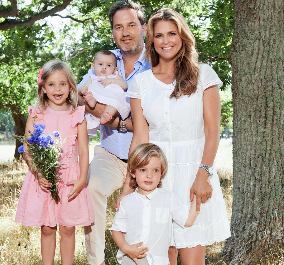 FEMKLØVER: Madeleine og ektemannen Chris O'Neill med barna Leonore, Nicolas og Adrienne.