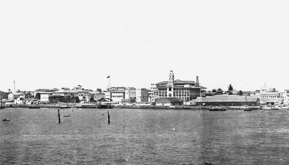 <b>MINNESMERKE:</b> Mastene til sultanens sunkne skip HHS Glasgow var synlige i årevis etter slaget. Dette bildet er tatt i 1902.