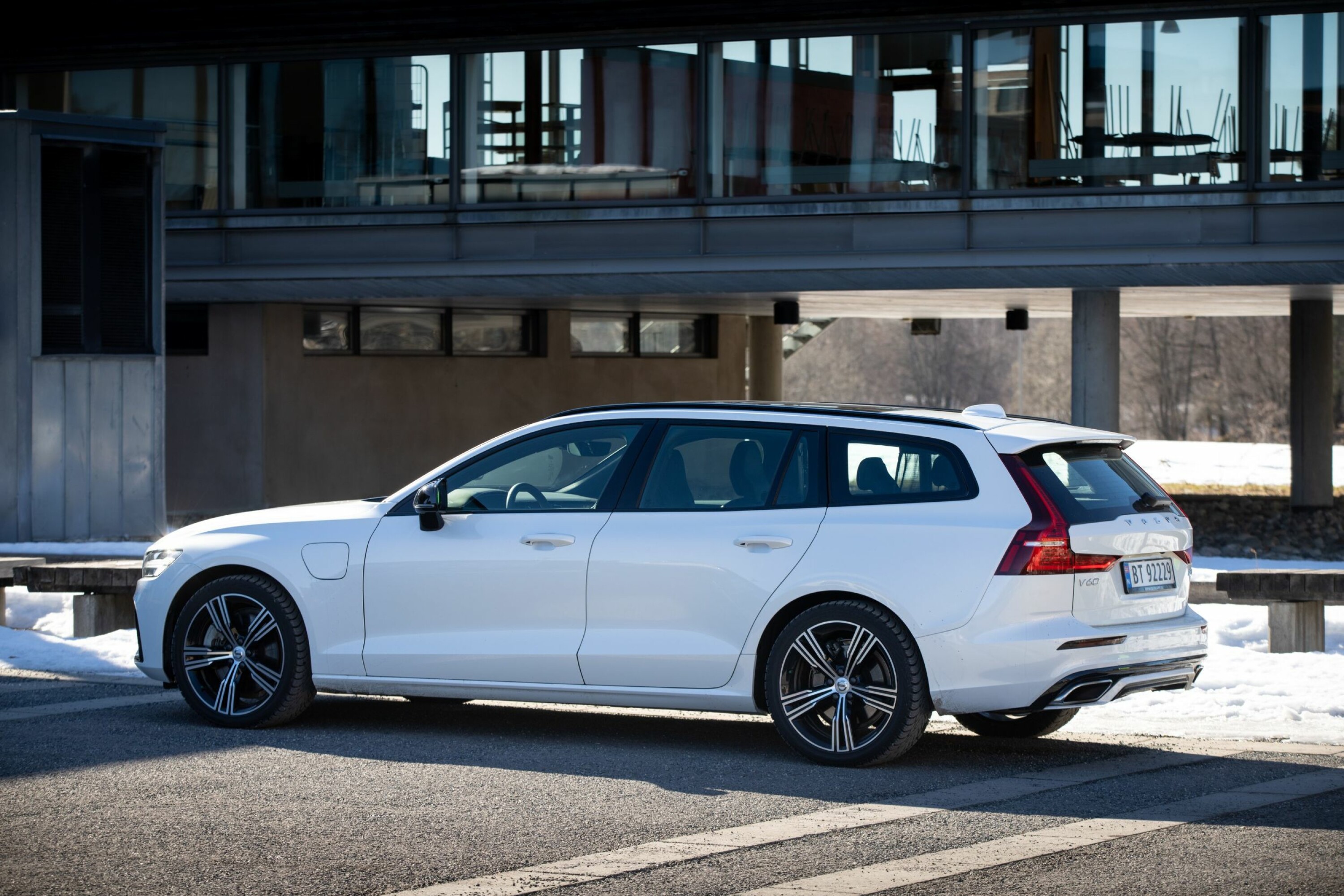 LAV OG TØFF: I R-design utgave ser V60 T8 ut som om den går fort. Og det gjør den.