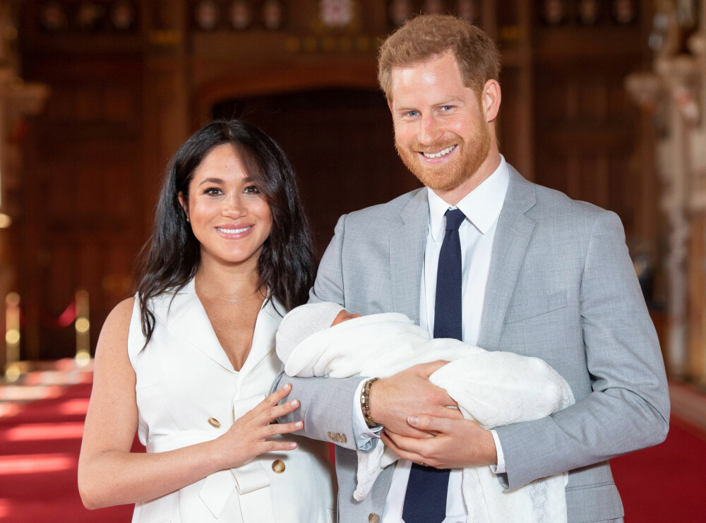 <b>LYKKELIGE: </b>To dager gammel ble lille Archie Harrison Mountbatten-Windsor vist frem av de stolte foreldrene Meghan og Harry på Windsor Castle.