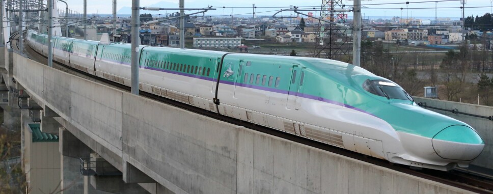 H5 Shinkansen.
