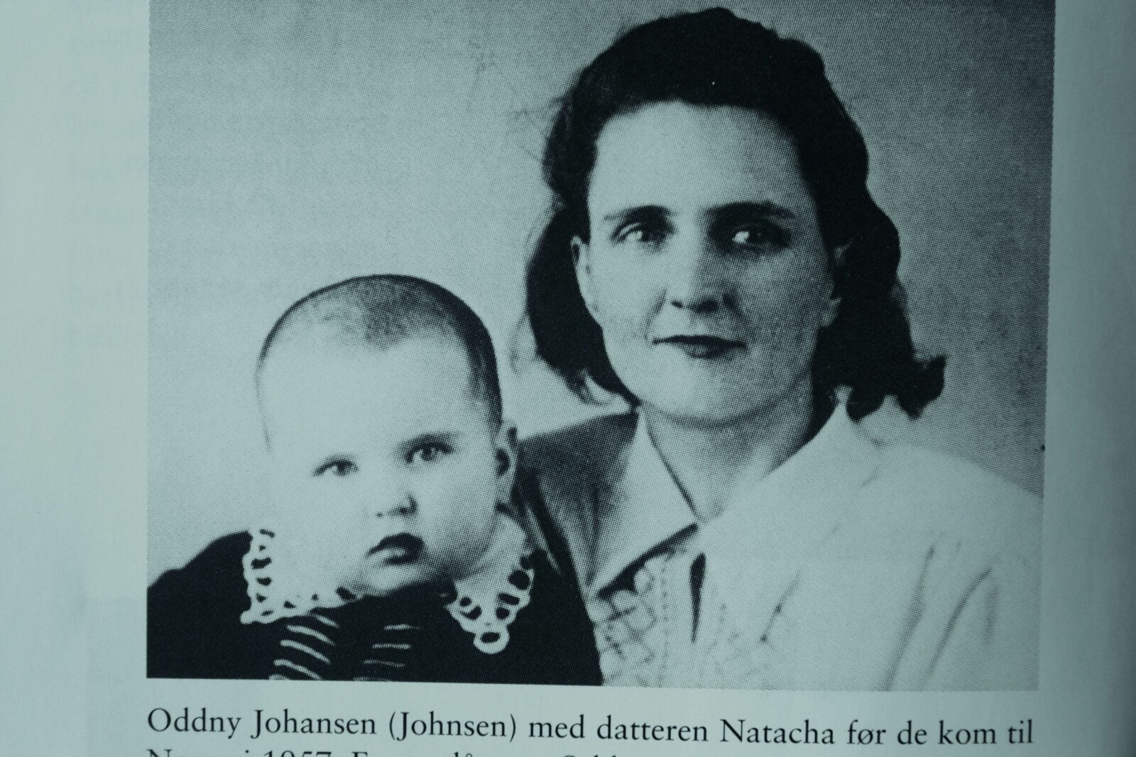 <b>MOR OG DATTER:</b> Oddny Johnsen sammen med datteren Natacha. Bildet er tatt mens sovjetiske myndigheter holdt dem mot sin vilje.