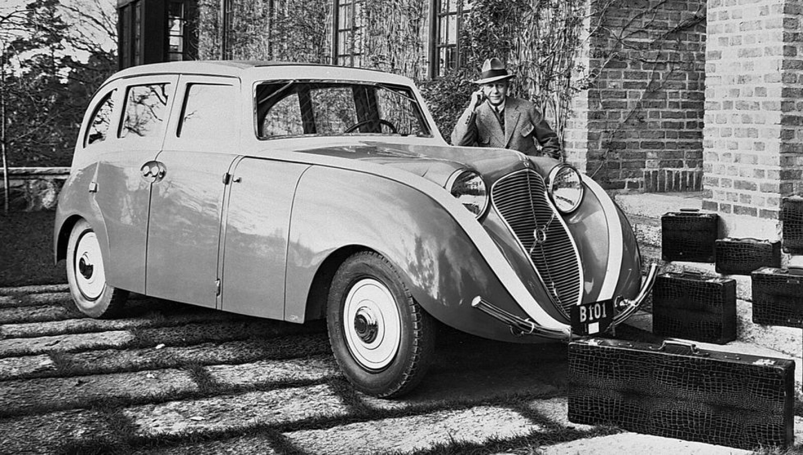 <b><SPAN CLASS=BOLD><STRONG>VOLVO VENUS BILO:</b></strong></span> Dette var den aller første konseptbilen til Volvo, laget i 1933. 