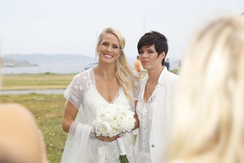 FORELDRE TIL TO: I 2013 giftet Gro og Anja seg under en vakker seremoni i Stavern i 2013. Gro uttrykker takknemlighet for at de er to om det travle småbarnslivet.