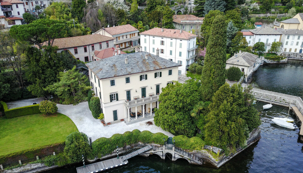 LUKSURIØS VILLA: George Clooney eier dette fantastiske huset ved Comosjøen i Italia.