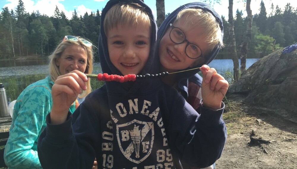 Anette med sønnene Edvard og Oscar. Anette med sønnene Edvard og Oscar.